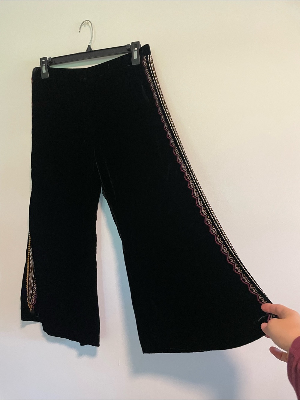 Love Johnny Was Heidi Embroidered Velvet Cropped Pants Women’s Medium Wide Leg